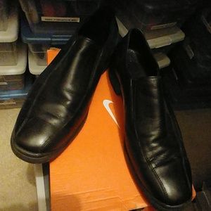 Dress shoes